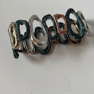 Stretchy bracelet